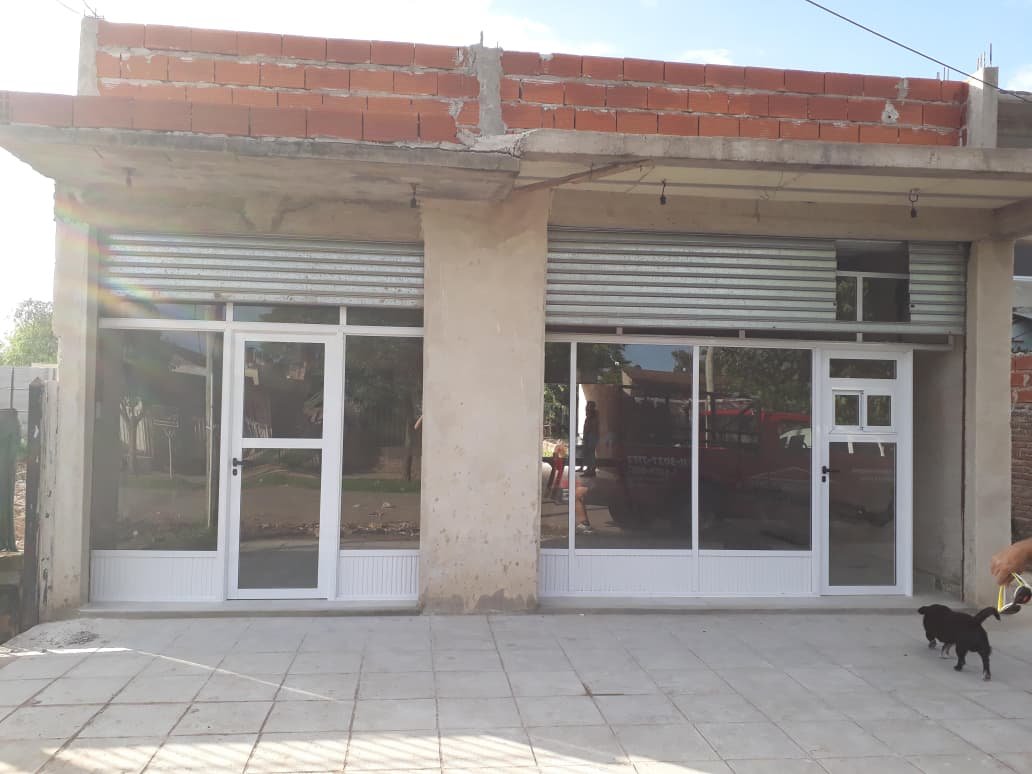Frente de local 13